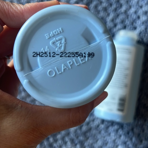 OLAPLEX Nº.4C BOND MAINTENANCE CLARIFYING SHAMPOO - Picture 3 of 9